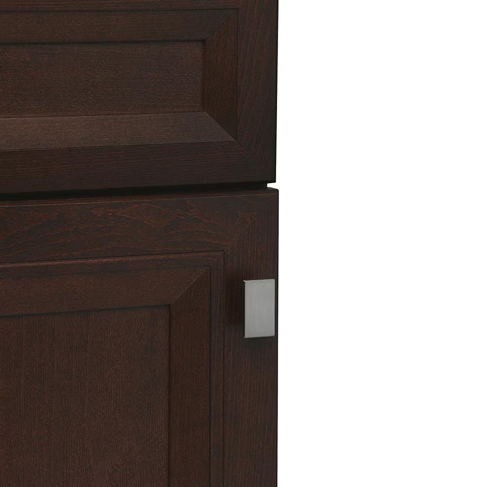 Sedgewood 18.5 In. W X 16.25 In. D X 32.625 In. H Single Sink Bath Vanity in Dark Cognac with Arctic Solid Surface Top