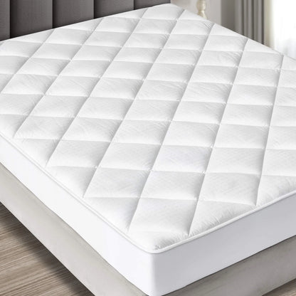 MAXI Twin Size Mattress Pad - Luxurious Cotton Sateen Mattress Protector - Soft, Comfortable, and Breatheable Mattress Cover - Mattress Pad Protects Mattress from Dust, Dirt, Spills, and Stains.